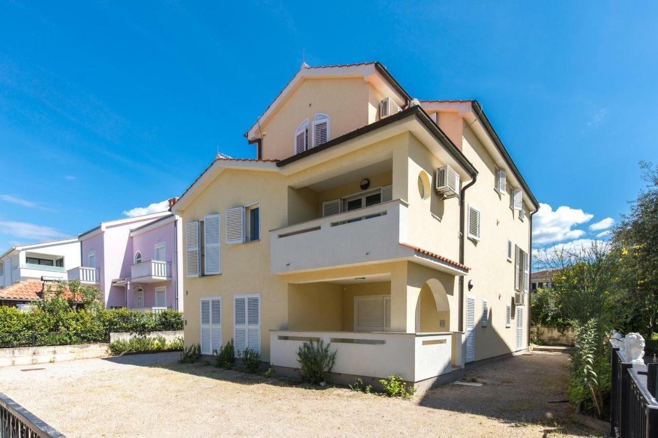 Apartments Nino Malinska Exterior foto