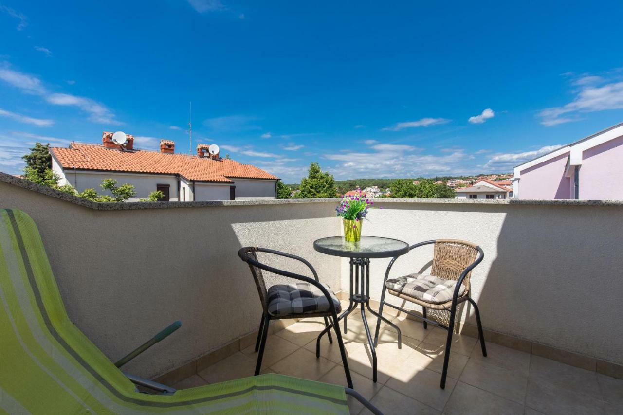 Apartments Nino Malinska Exterior foto